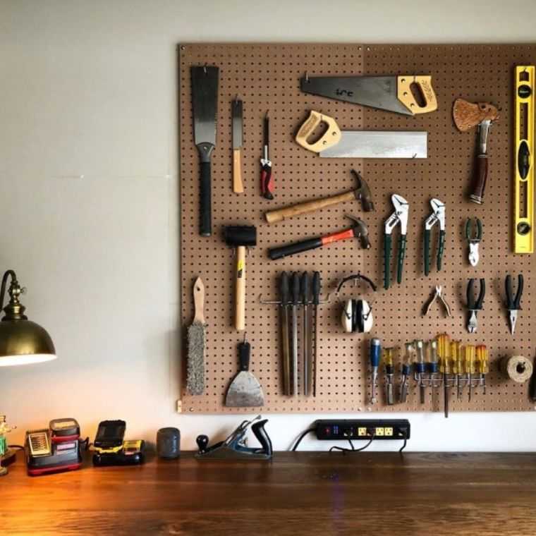 5-Storage-Above-and-Below-the-Workbench.jpg